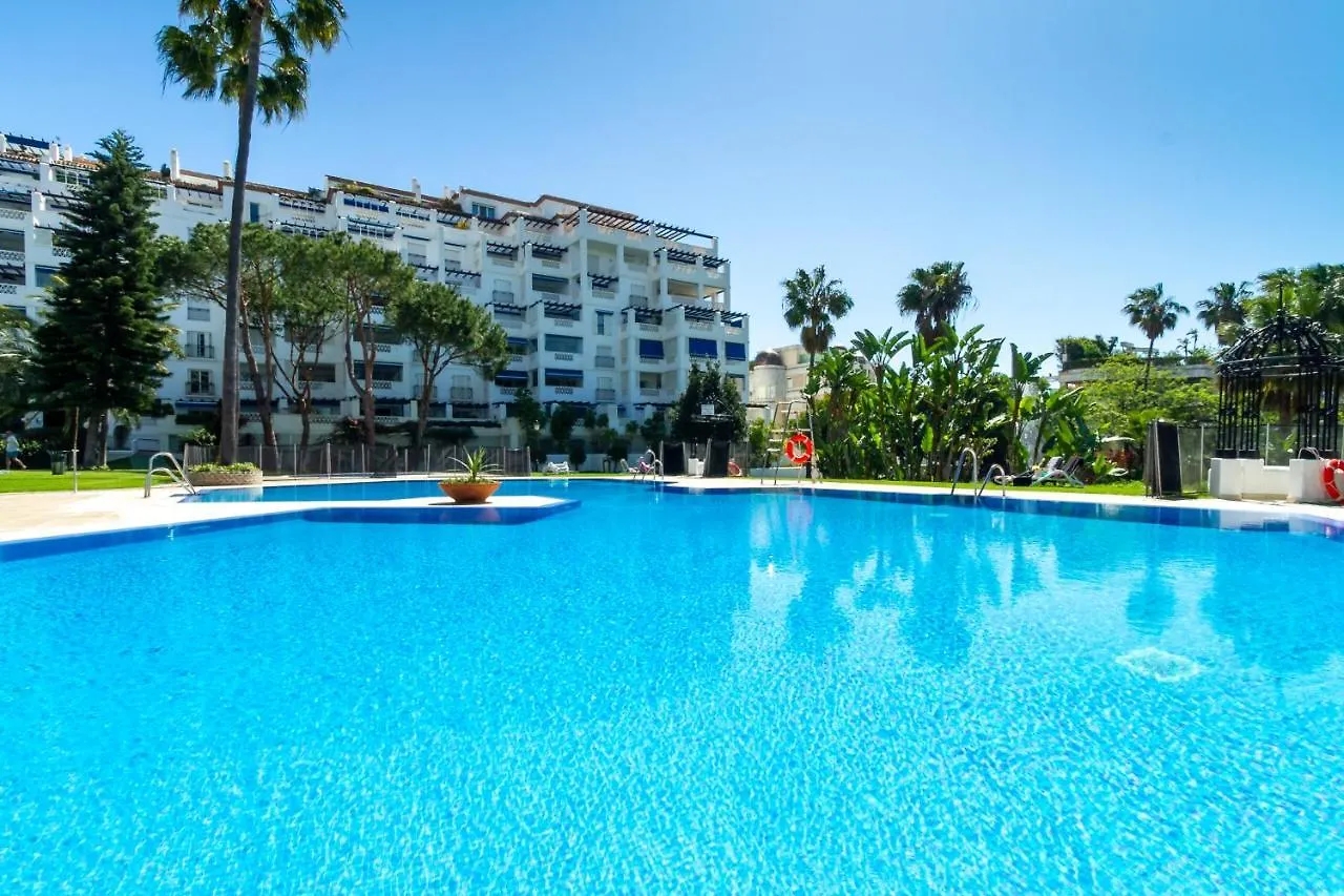 Marbella Banus Suites - Bird Of Paradise Playas Del Duque Banus Suite Apartment ספרד